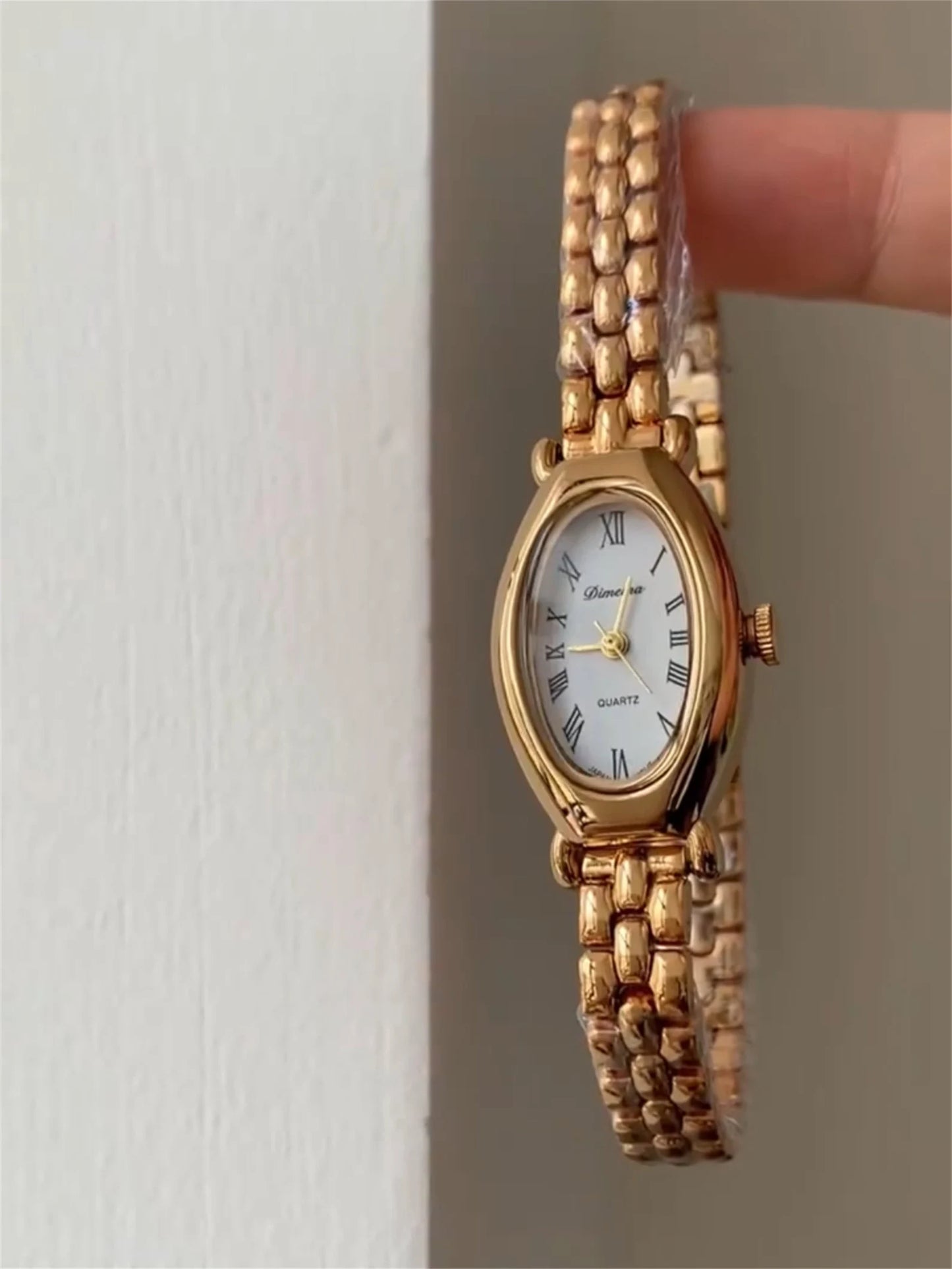 Chic Gold-Tone Watch, Oval Face Watch For Women, gift for her, Vintage Style watches, Elegant Watches, Fashion dress watch, Minimalist Watch