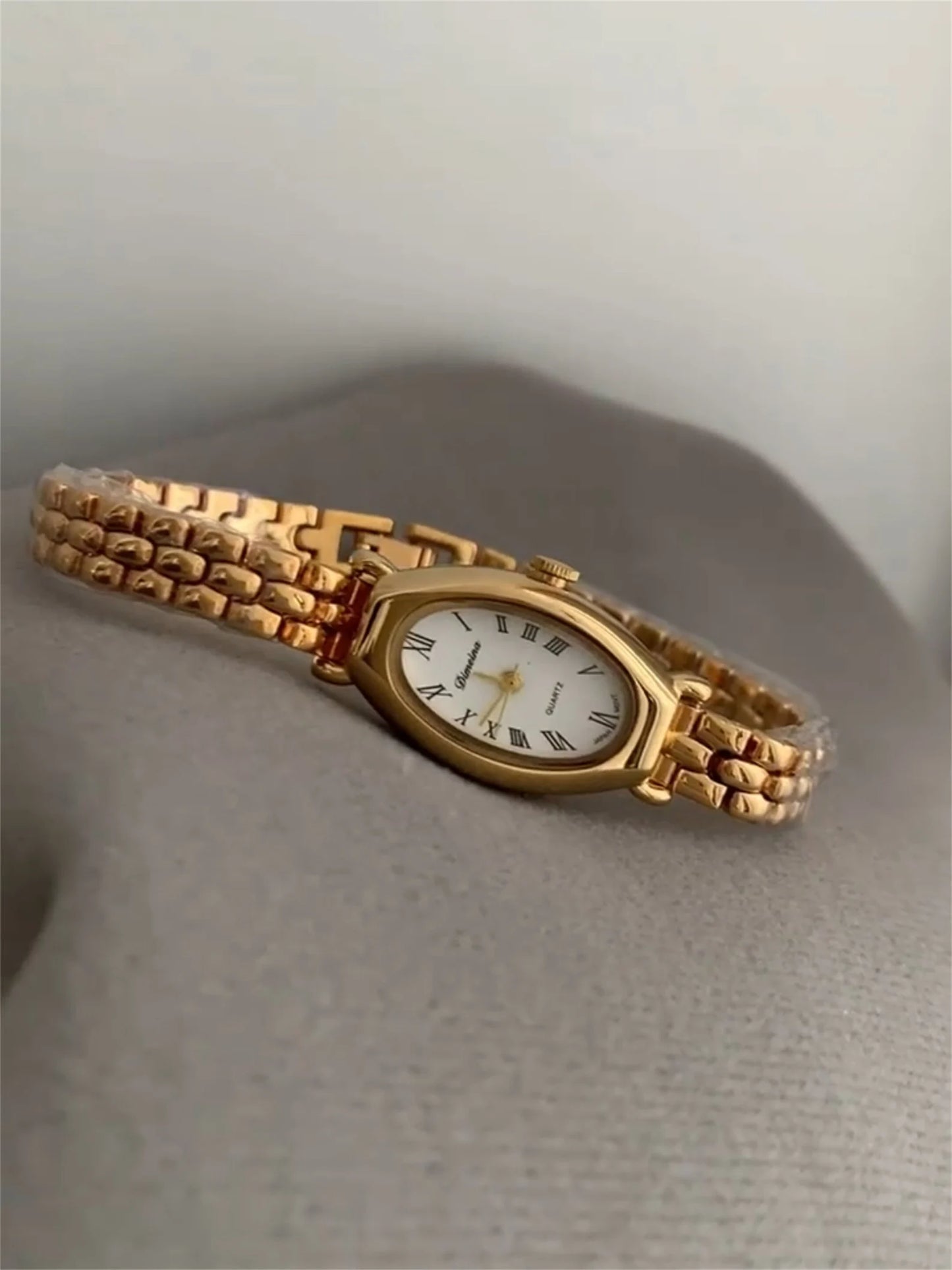 Chic Gold-Tone Watch, Oval Face Watch For Women, gift for her, Vintage Style watches, Elegant Watches, Fashion dress watch, Minimalist Watch