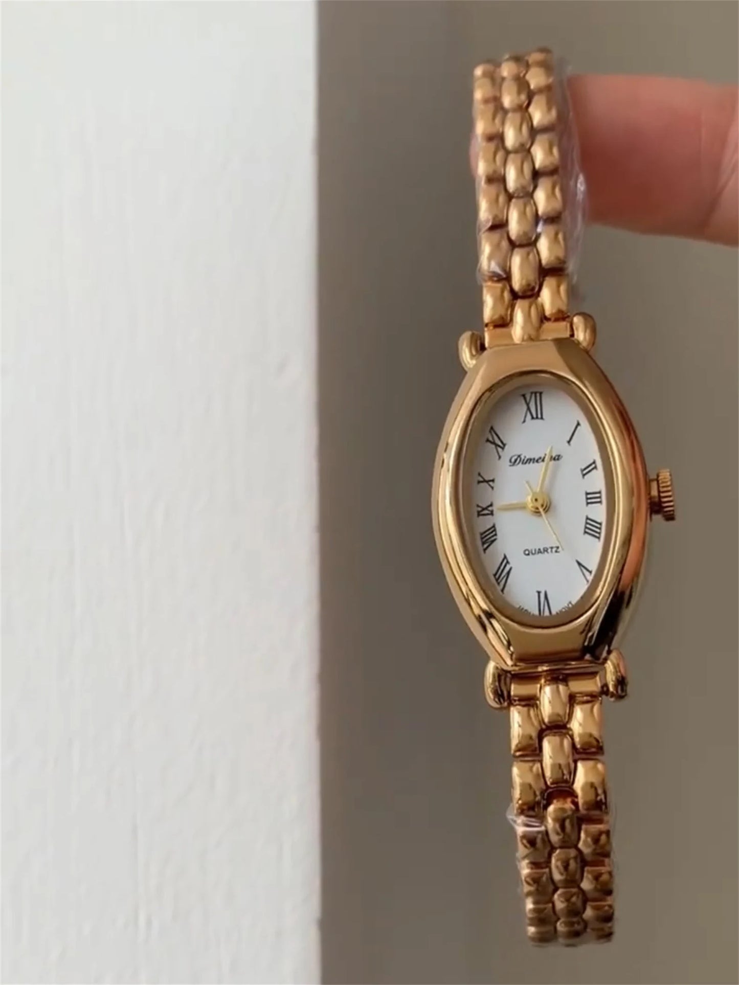 Chic Gold-Tone Watch, Oval Face Watch For Women, gift for her, Vintage Style watches, Elegant Watches, Fashion dress watch, Minimalist Watch